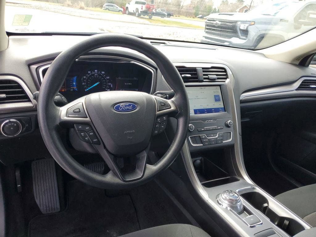 Used 2020 Ford Fusion SE image 7