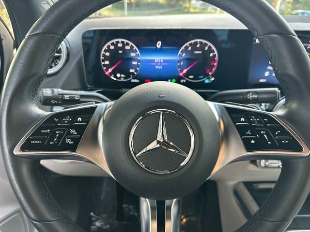 Used 2025 Mercedes-Benz GLA 250 image 28