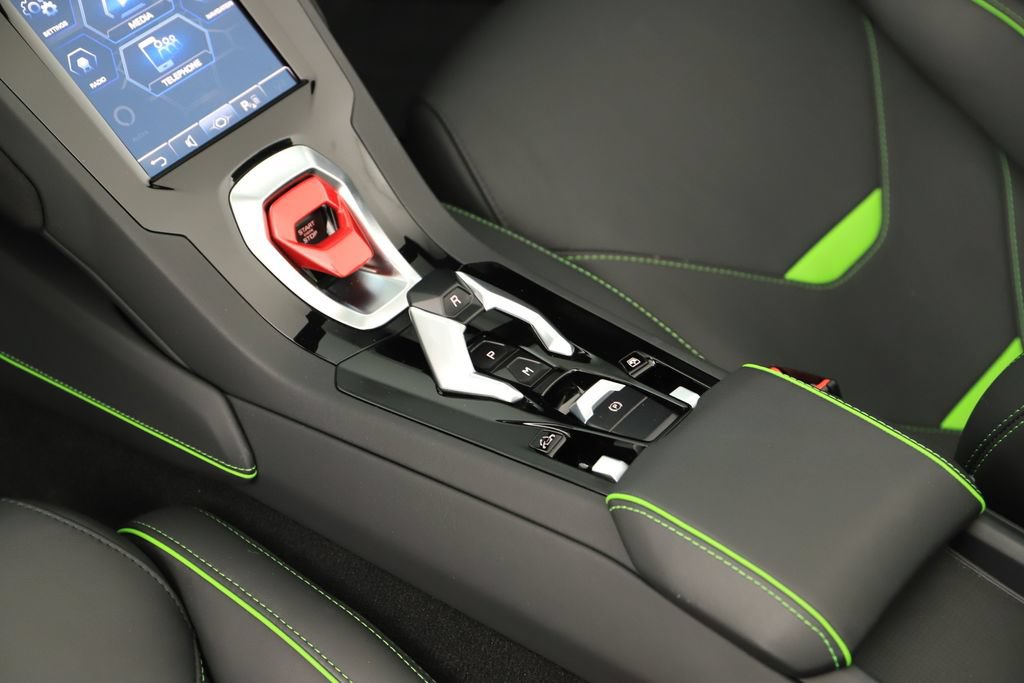 Used 2022 Lamborghini Huracan EVO RWD image 17