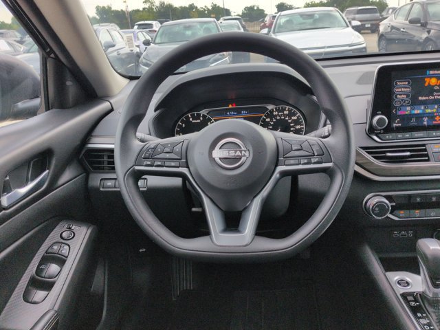 Used 2025 Nissan Altima 2.5 SV FWD image 22