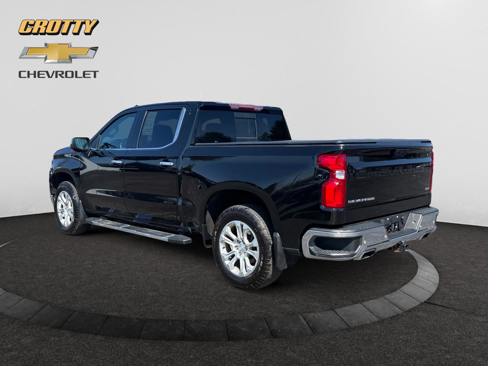 Used 2022 Chevrolet Silverado 1500 LTZ w/ LTZ Premium Package AWD/4WD image 3