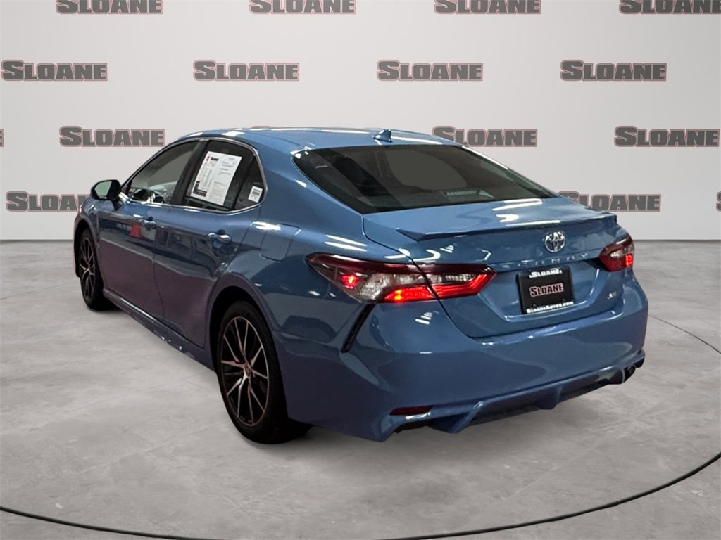 Used 2024 Toyota Camry SE image 3