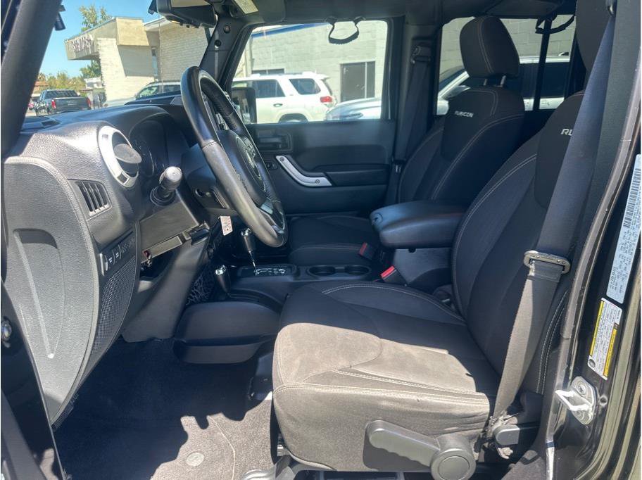 Used 2016 Jeep Wrangler Unlimited Rubicon w/ Connectivity Group AWD/4WD image 21