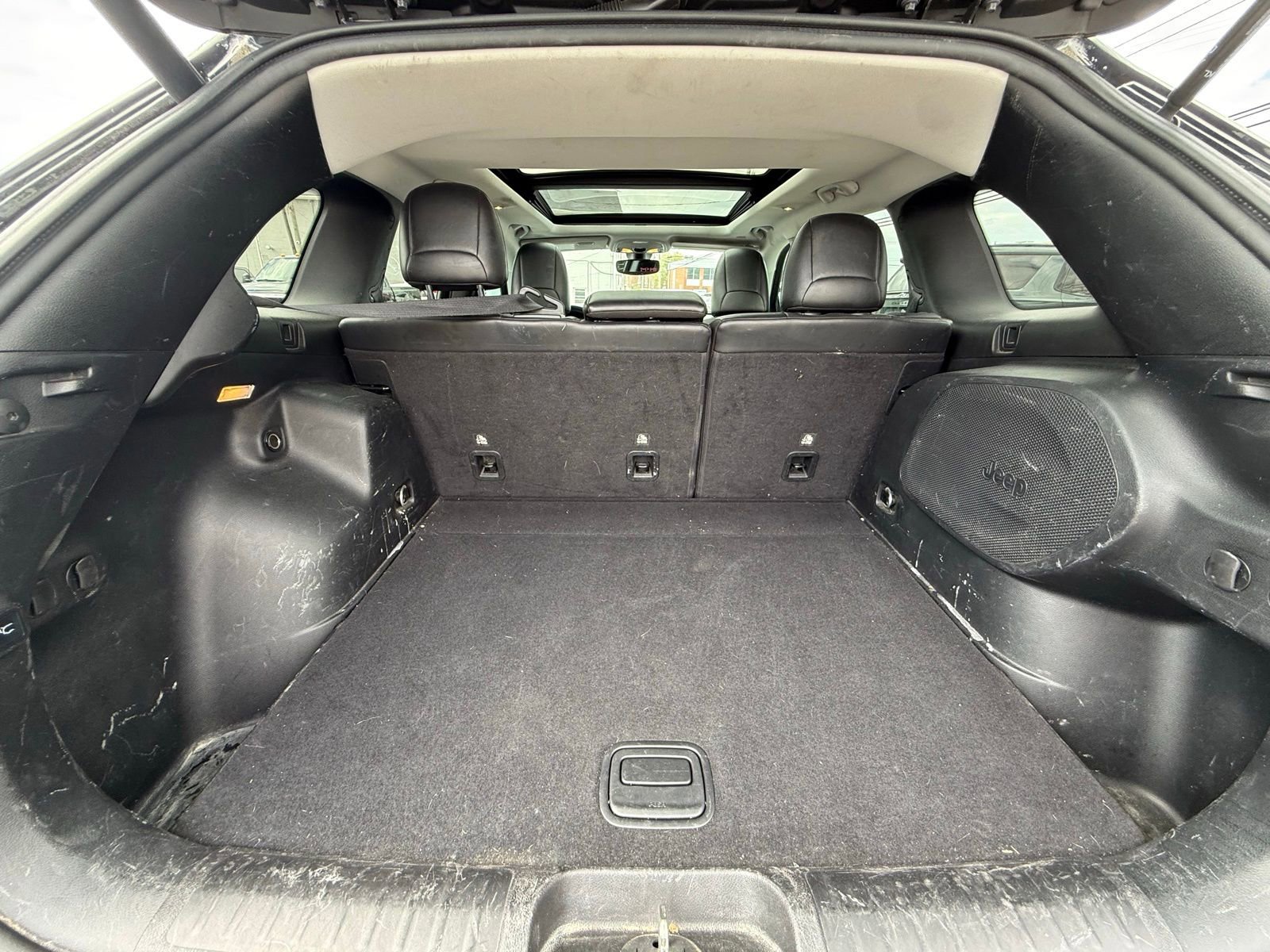 Used 2019 Jeep Cherokee Limited image 23