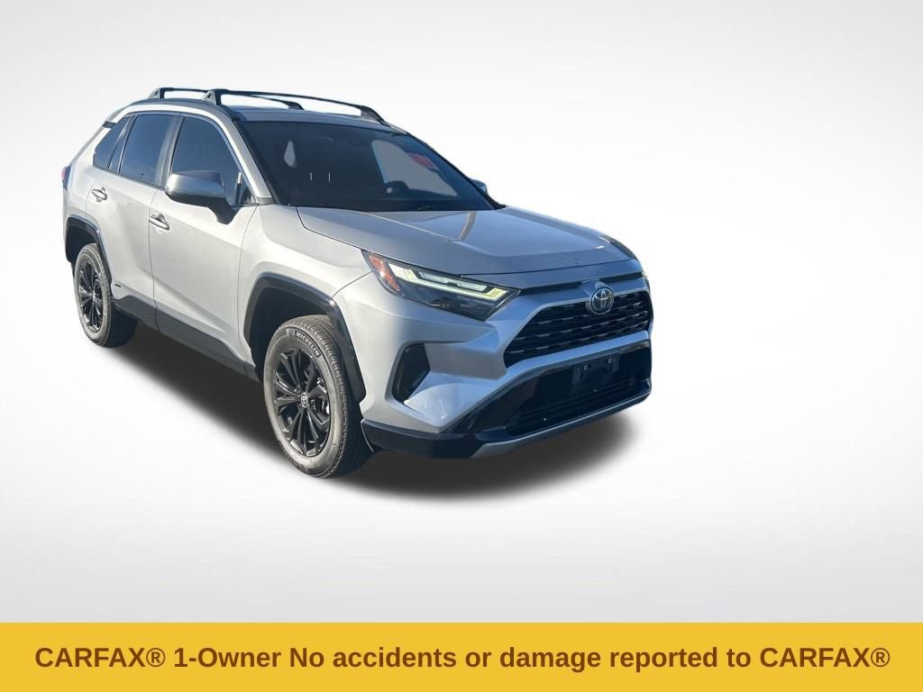 Used 2022 Toyota RAV4 SE image 4