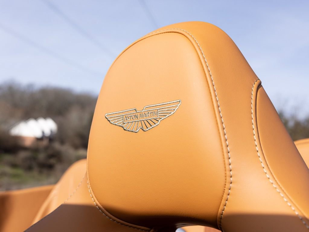 Used 2025 Aston Martin DB12 Volante image 30