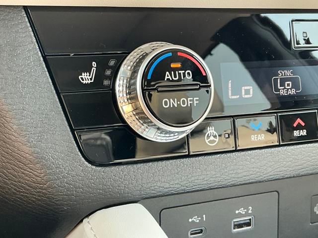 New 2025 Mitsubishi Outlander SEL image 17