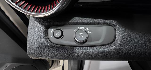 New 2026 Chevrolet Trax RS w/ Sunroof Package image 16