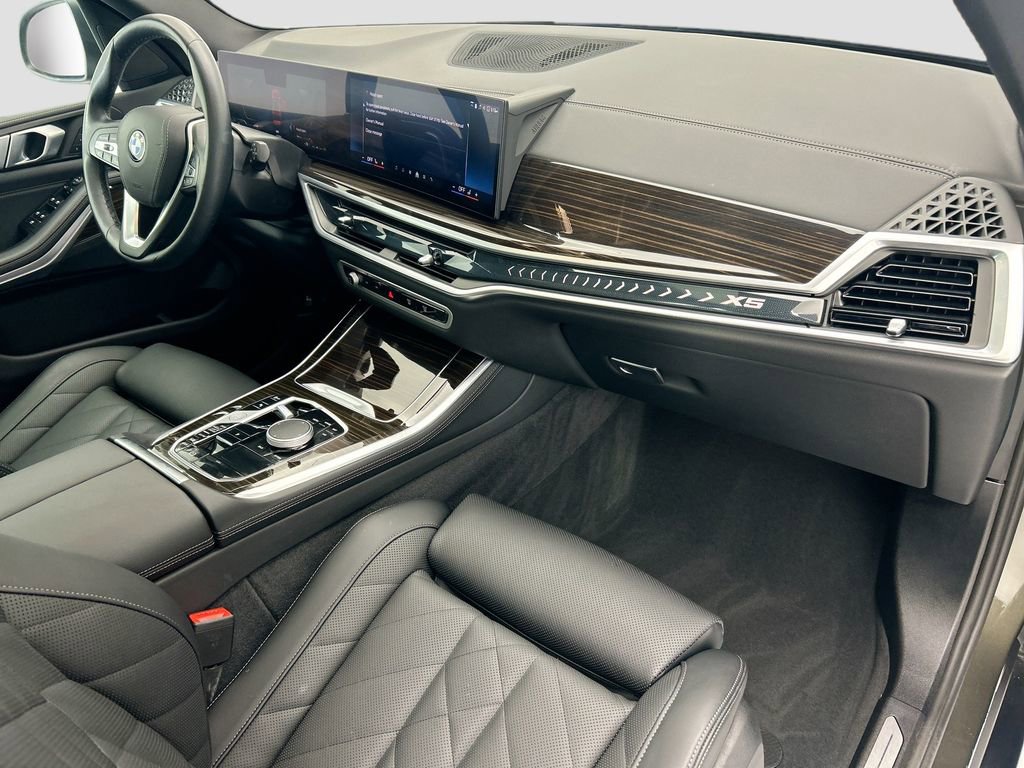 Certified 2025 BMW X5 xDrive40i w/ Parking Assistance Package AWD/4WD image 16