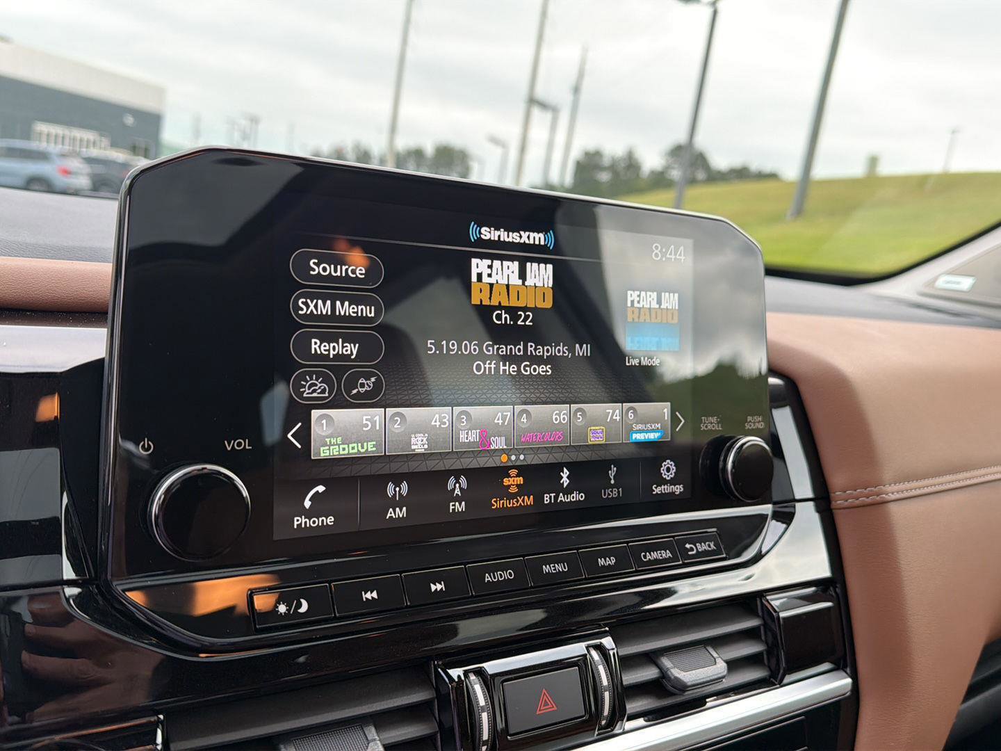 Used 2025 Nissan Pathfinder Platinum FWD image 26