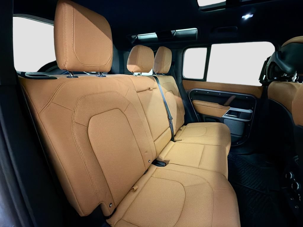Used 2024 Land Rover Defender 110 SE AWD/4WD image 28
