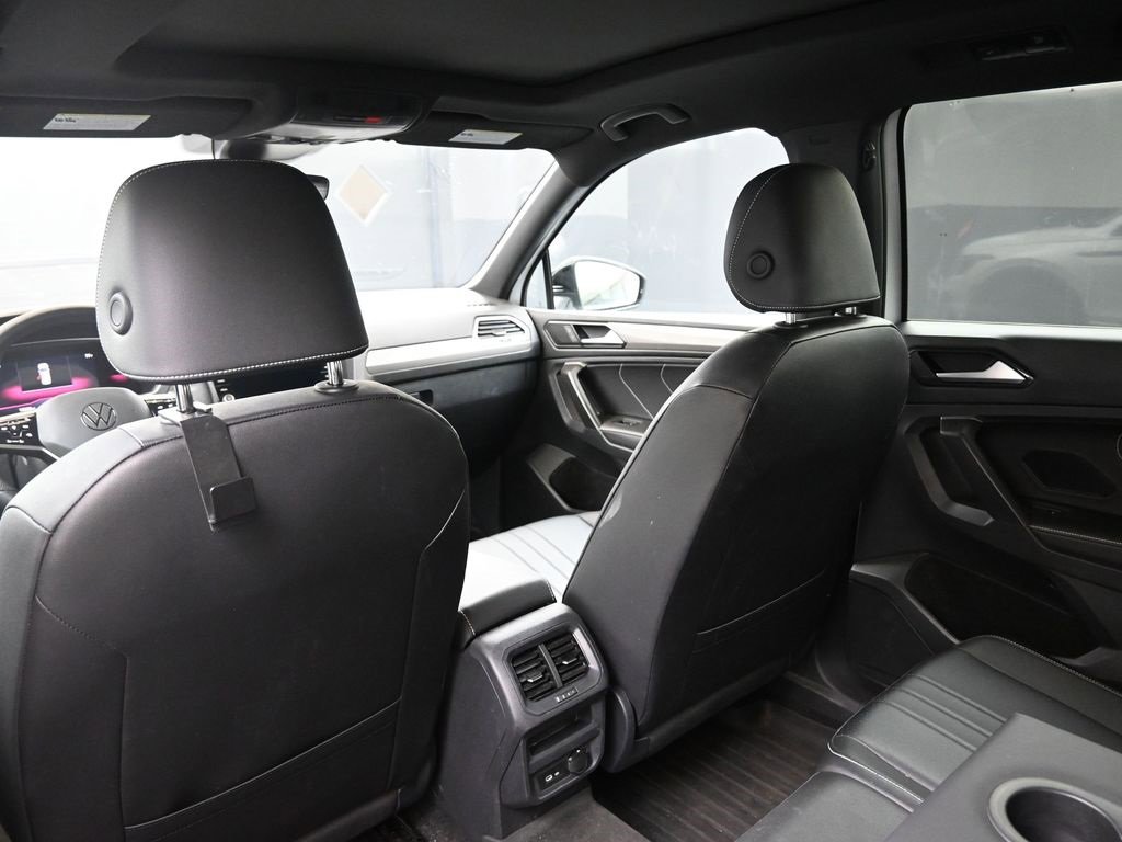 Used 2024 Volkswagen Tiguan SE R-Line image 19