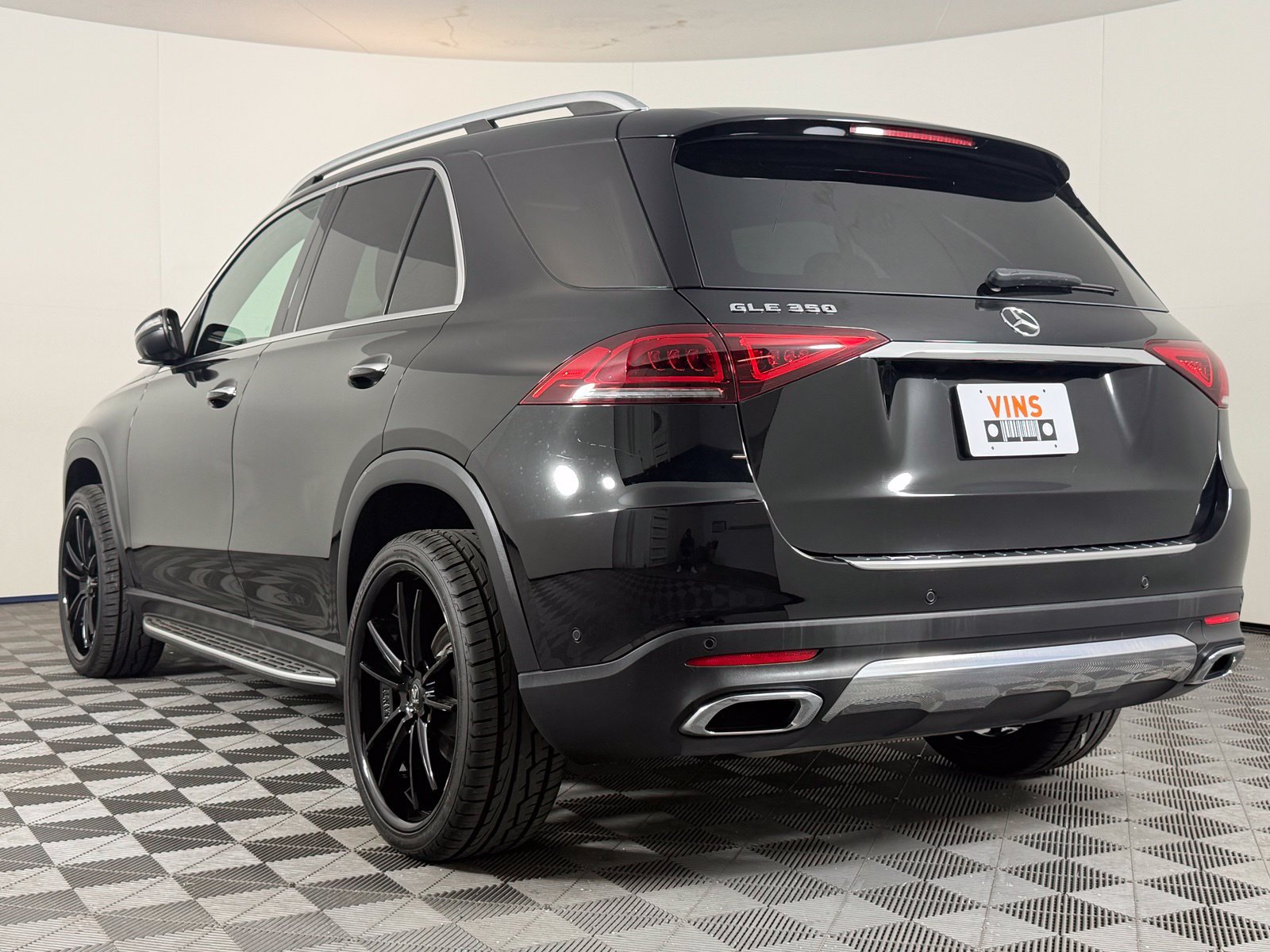 Used 2023 Mercedes-Benz GLE 350 w/ Premium Package image 6