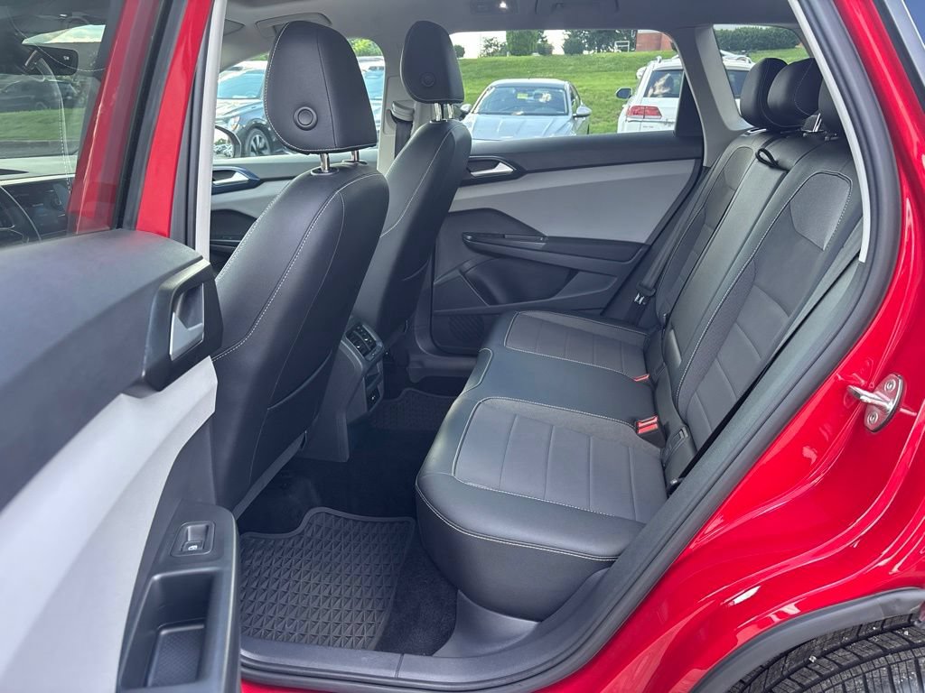 Certified 2022 Volkswagen Taos SE FWD image 24
