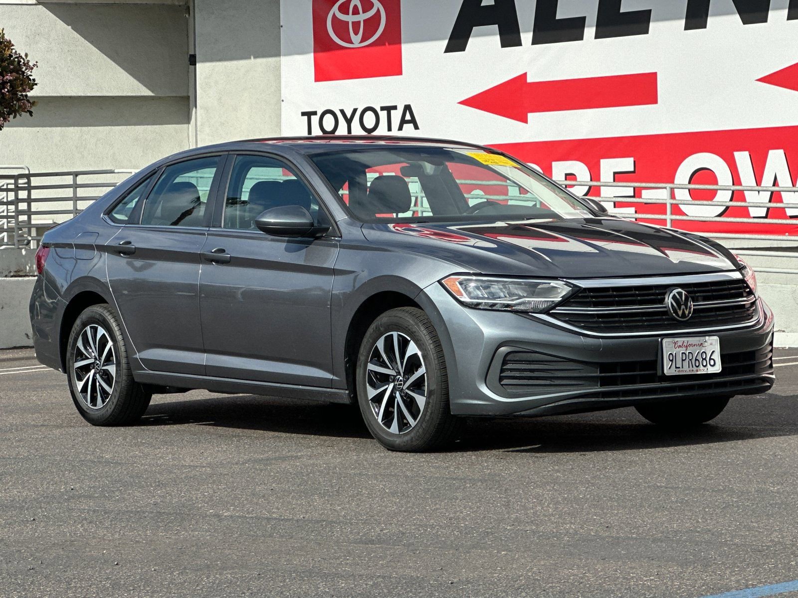 Used 2024 Volkswagen Jetta S image 8