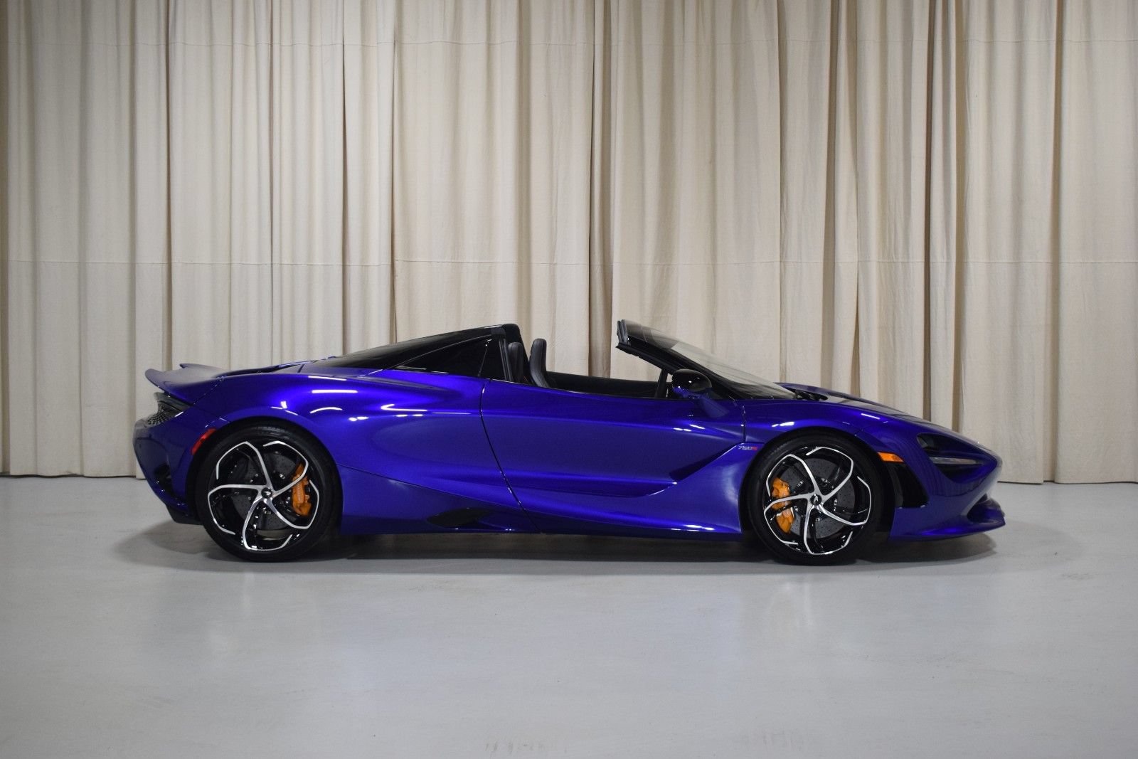 Used 2024 McLaren 750S Spider RWD image 16