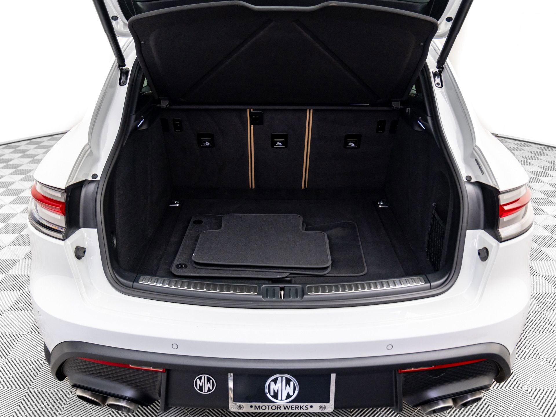 Certified 2023 Porsche Macan S image 30