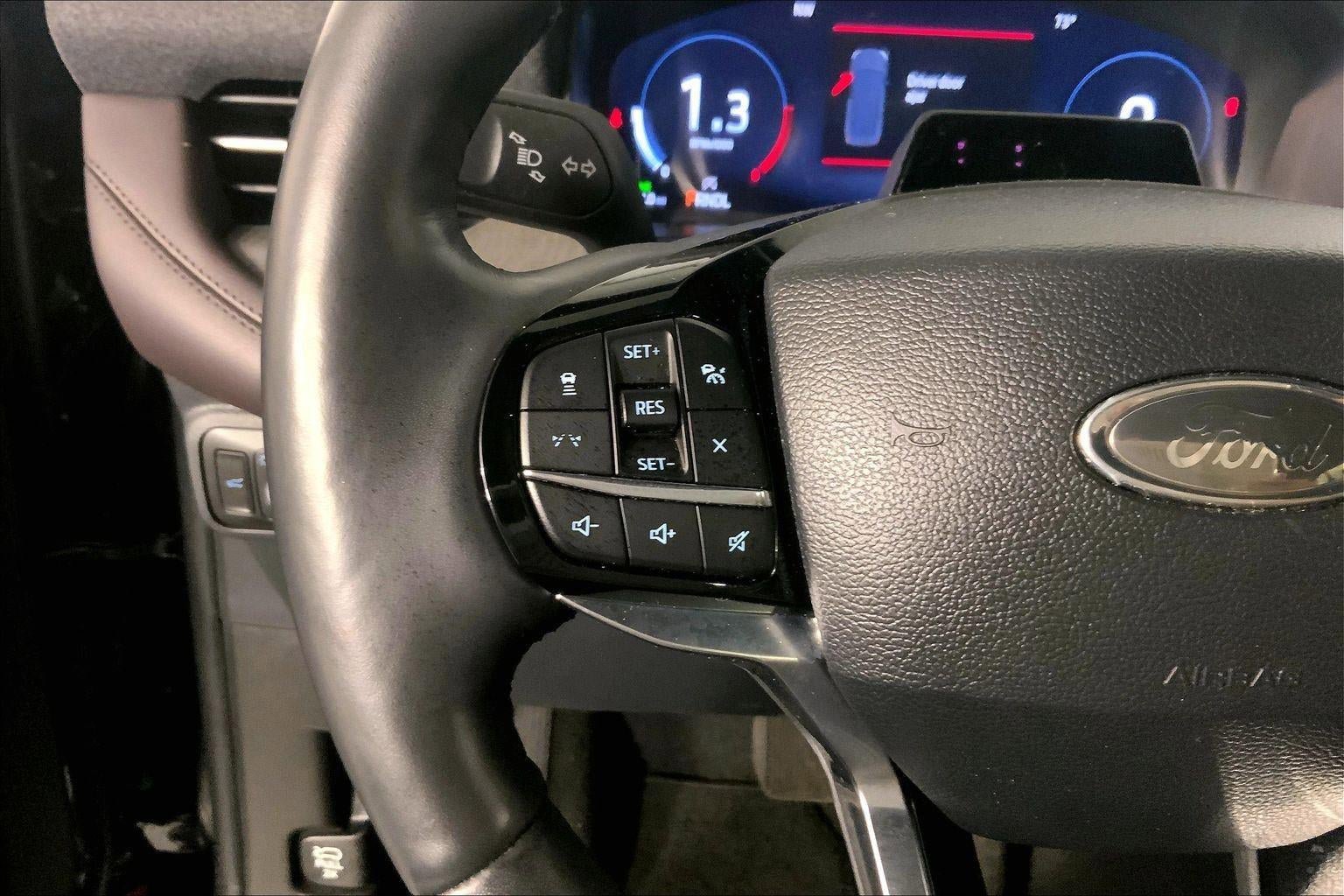 Used 2025 Ford Explorer Platinum w/ LUX Leather Package AWD/4WD image 18
