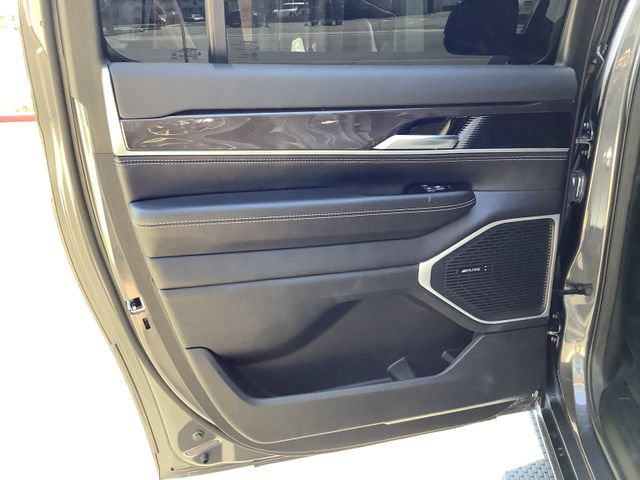 Used 2024 Jeep Wagoneer L 4WD w/ Premium Group I image 27
