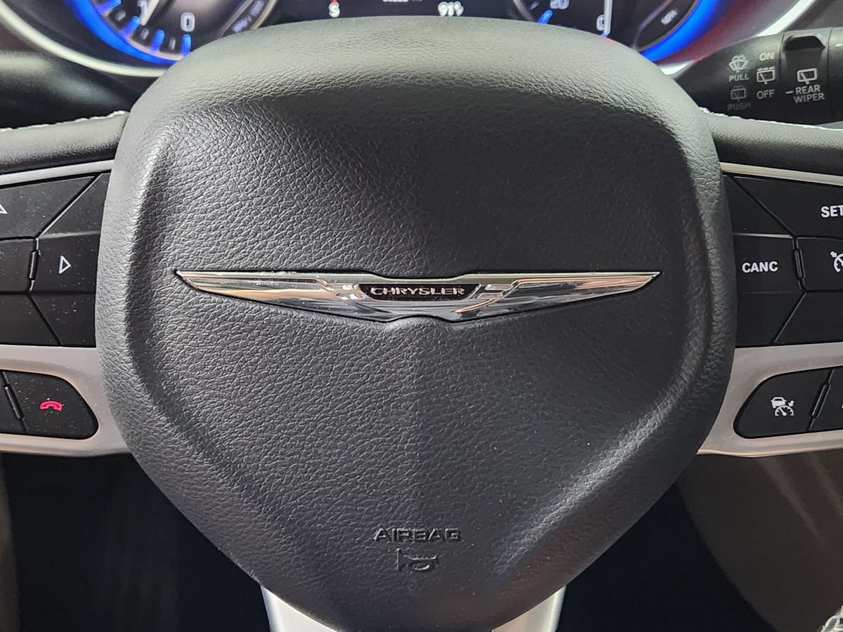 Used 2023 Chrysler Pacifica Touring-L FWD image 49