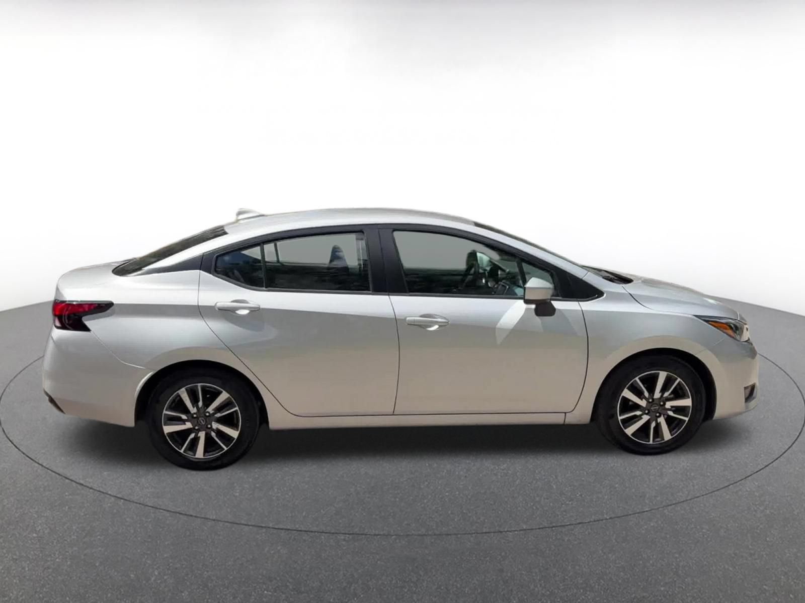 Used 2025 Nissan Versa SV FWD image 15