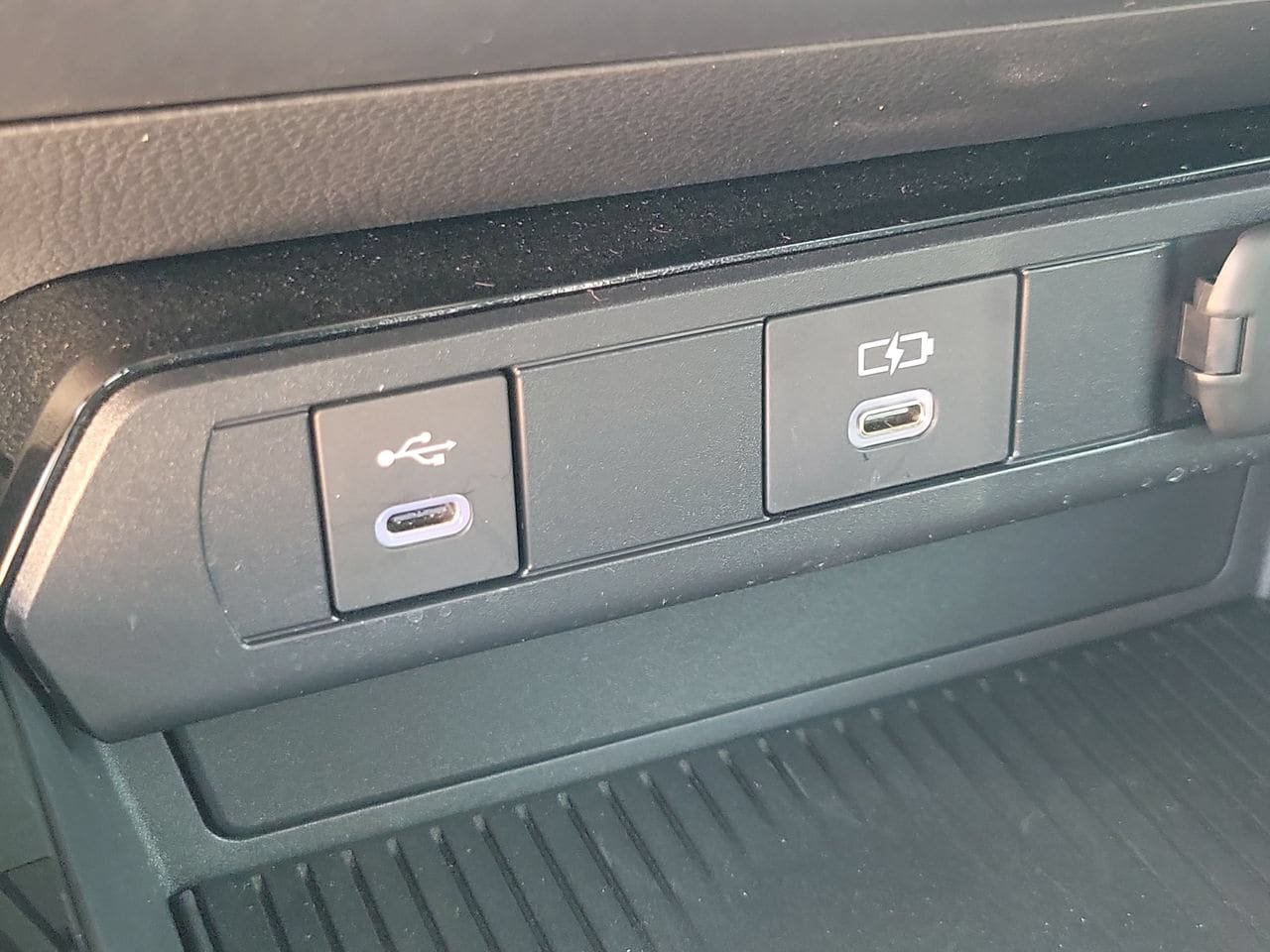 Used 2025 Toyota Prius Plug-In Hybrid FWD image 27