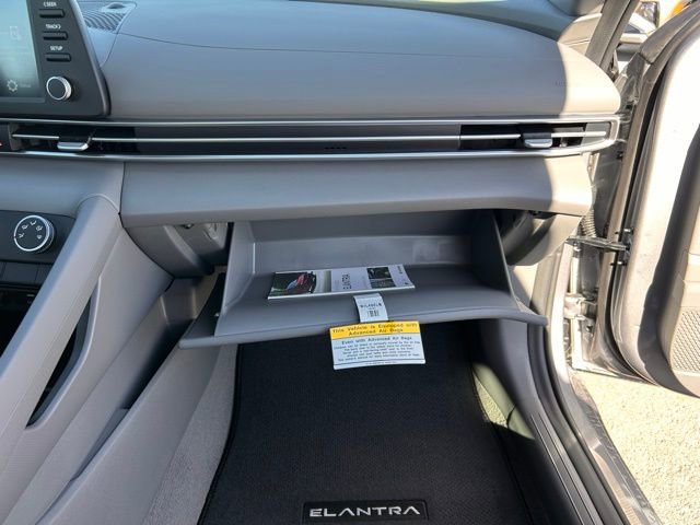 Used 2025 Hyundai Elantra SE FWD image 23