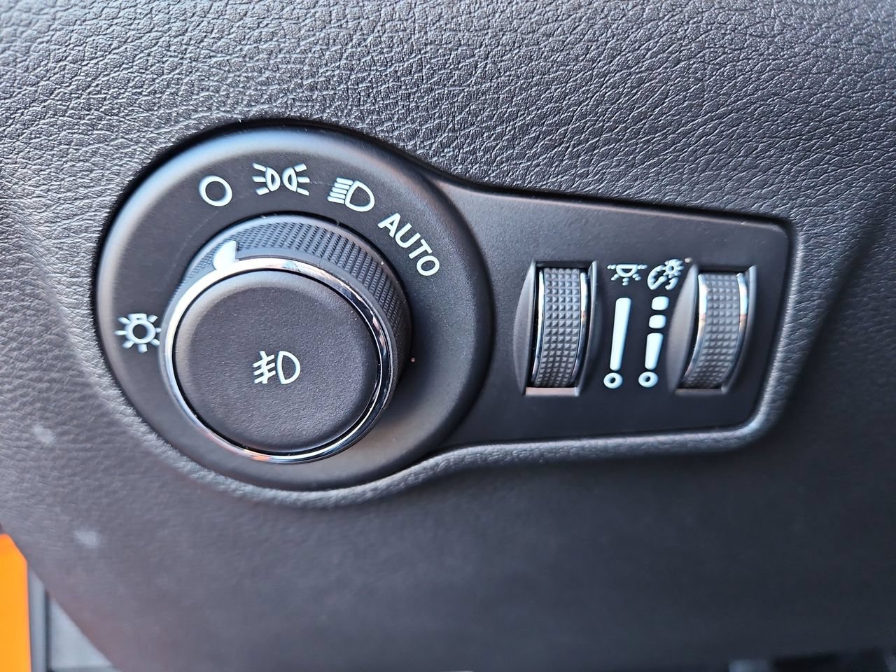 New 2026 Jeep Compass Latitude w/ Sun and Sound Group AWD/4WD image 30