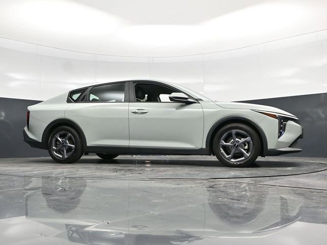 Used 2025 Kia K4 LXS image 57