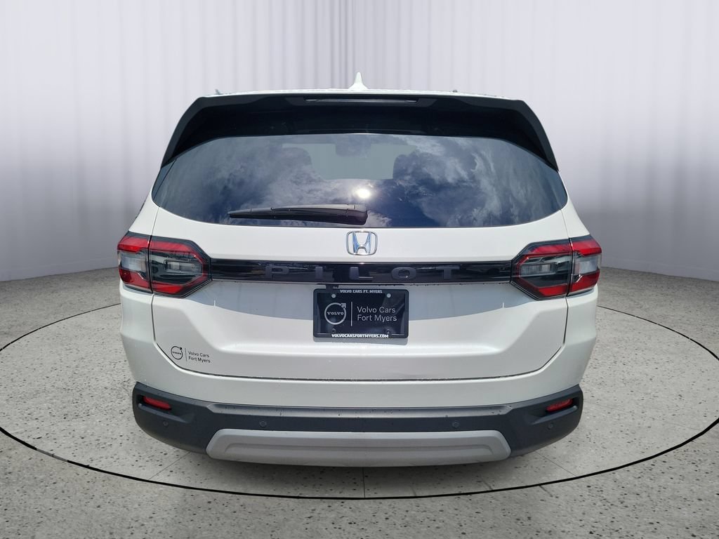 Used 2025 Honda Pilot EX-L image 3