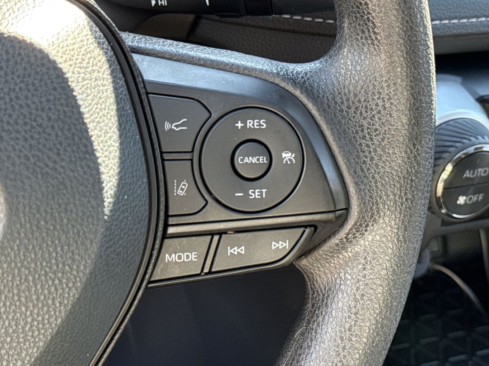 Used 2025 Toyota RAV4 XLE w/ Convenience Package AWD/4WD image 19