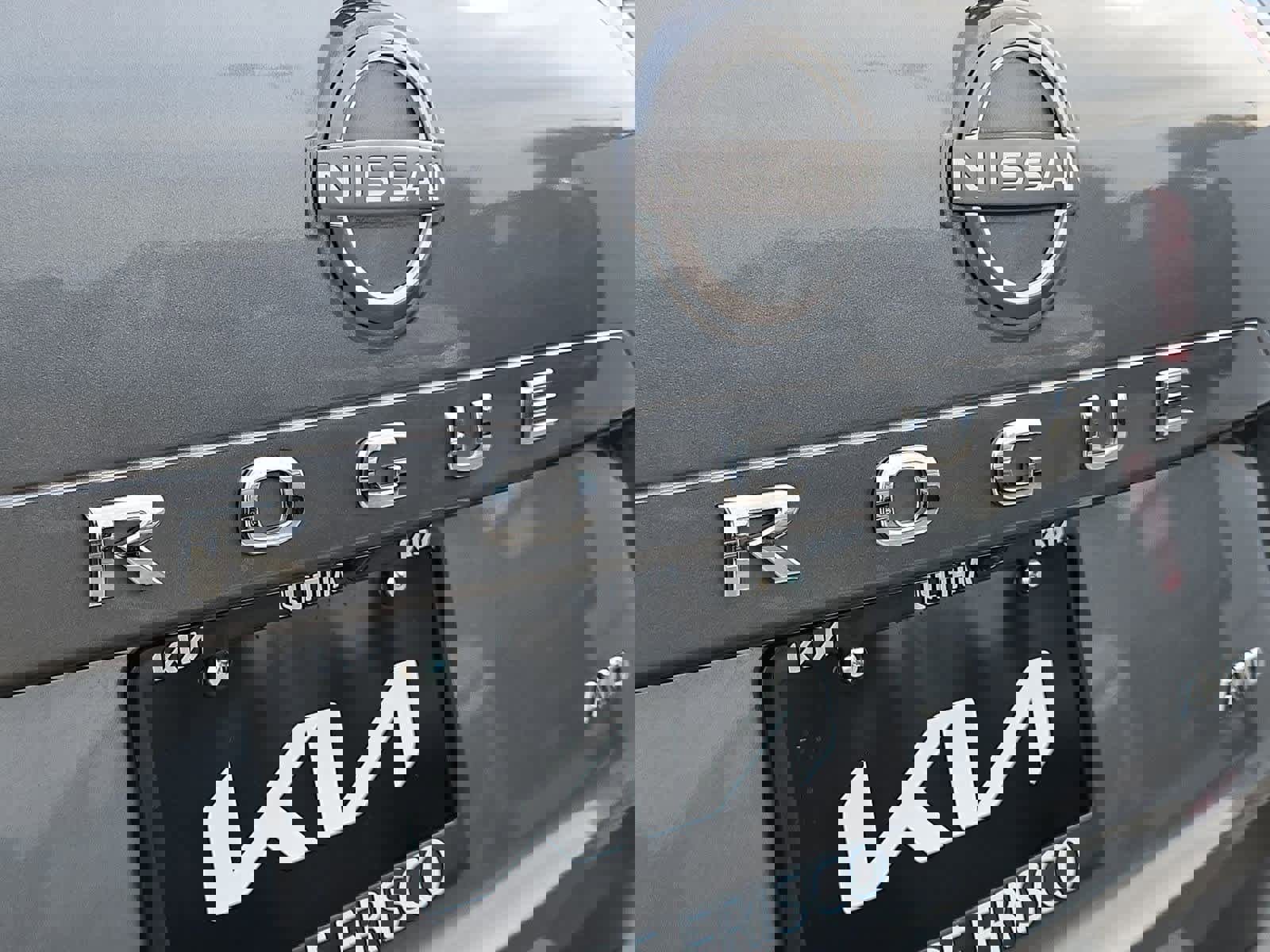 Used 2023 Nissan Rogue S image 12