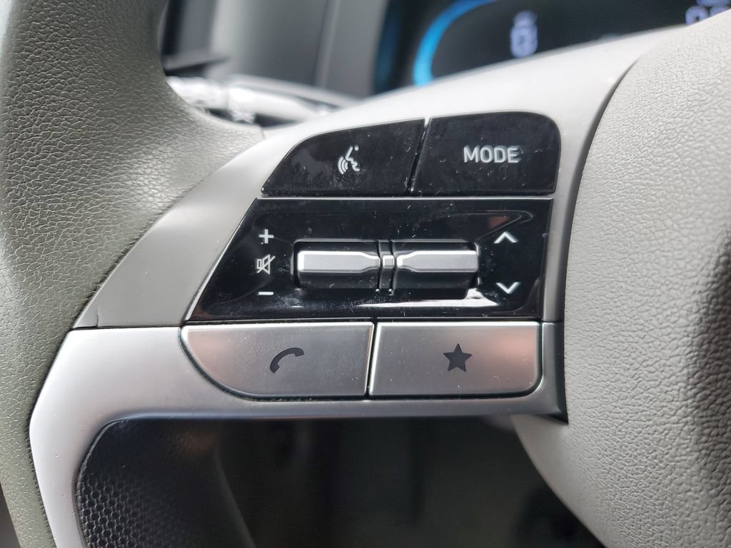 Used 2025 Hyundai Elantra SE FWD image 20