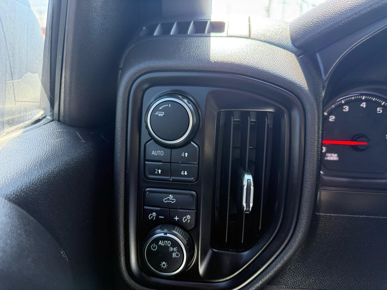 Used 2019 Chevrolet Silverado 1500 Custom Trail Boss AWD/4WD image 32