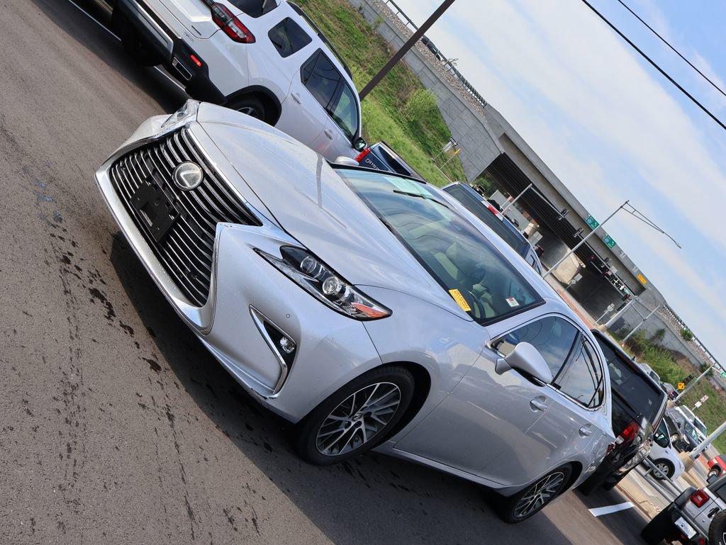Used 2018 Lexus ES 350 w/ Luxury Package w/Wood Trim FWD image 3
