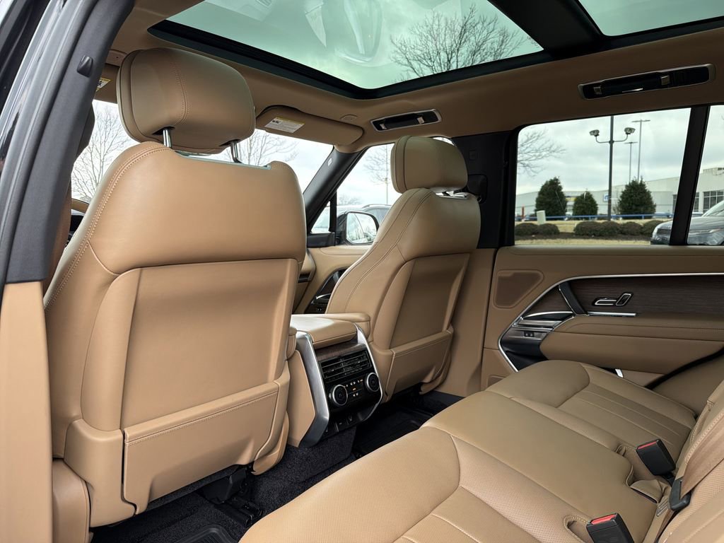 Used 2023 Land Rover Range Rover SE image 9