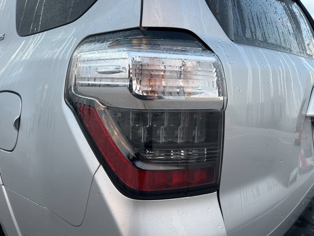 Used 2022 Toyota 4Runner SR5 AWD/4WD image 7