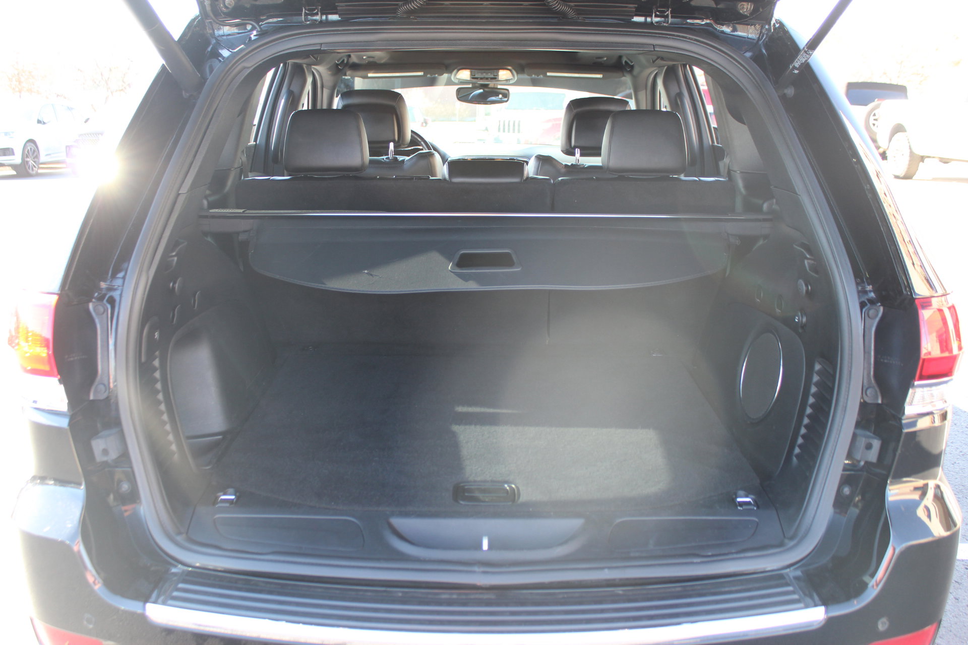 Used 2021 Jeep Grand Cherokee Limited w/ Luxury Group II image 30