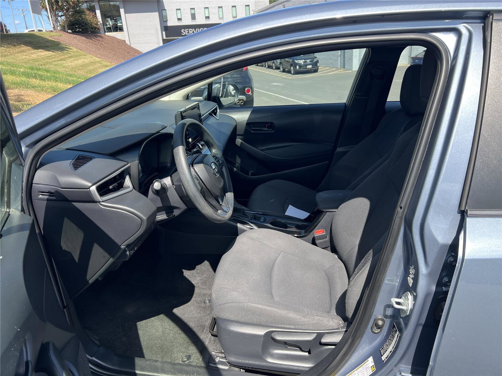 Used 2022 Toyota Corolla LE image 4