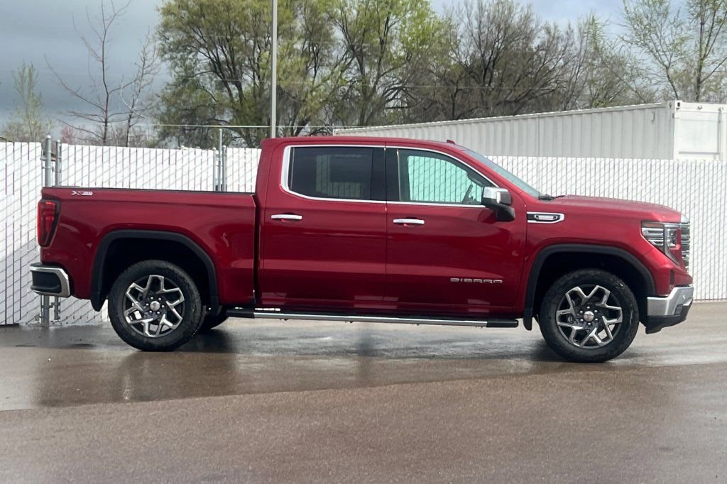 New 2026 GMC Sierra 1500 SLT image 3