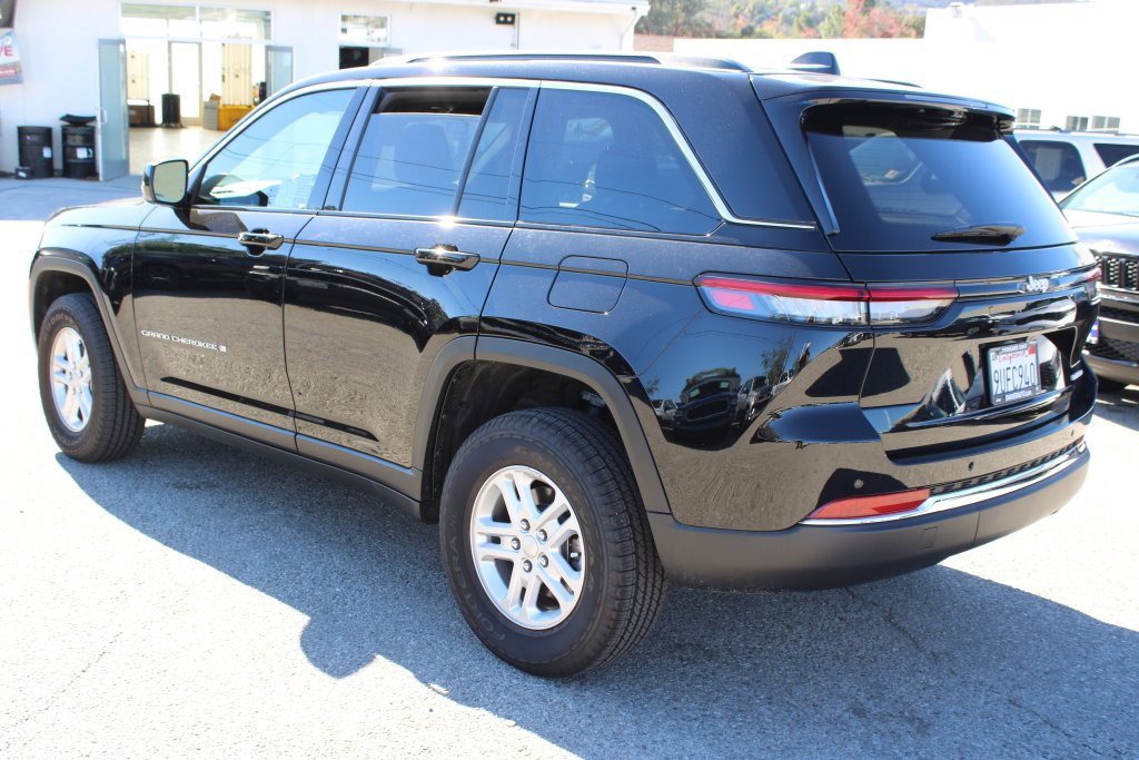 Used 2025 Jeep Grand Cherokee Laredo w/ Luxury Tech Group I image 6