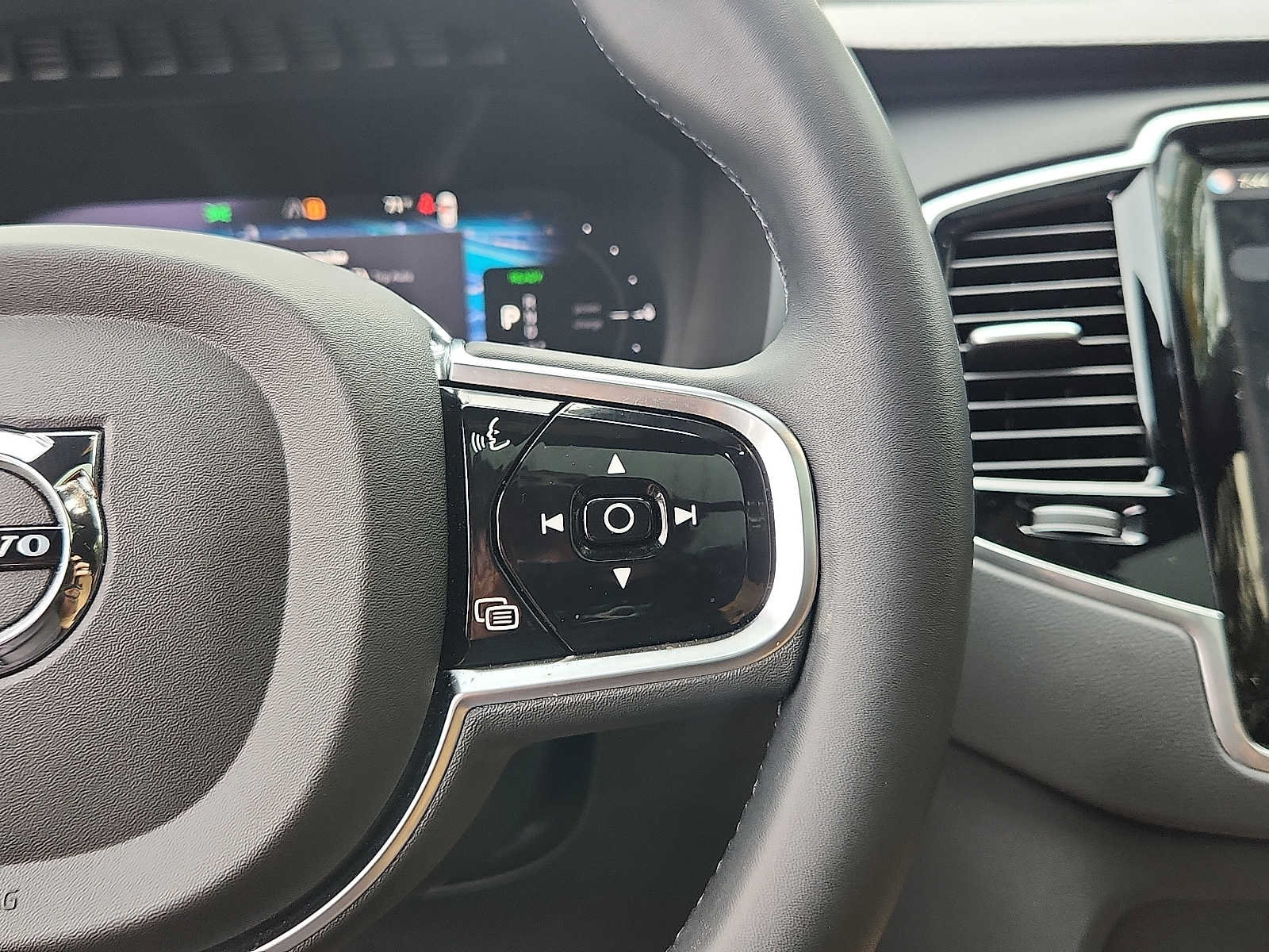 Certified 2024 Volvo XC90 T8 Ultimate w/ Protection Package Premier AWD/4WD image 21