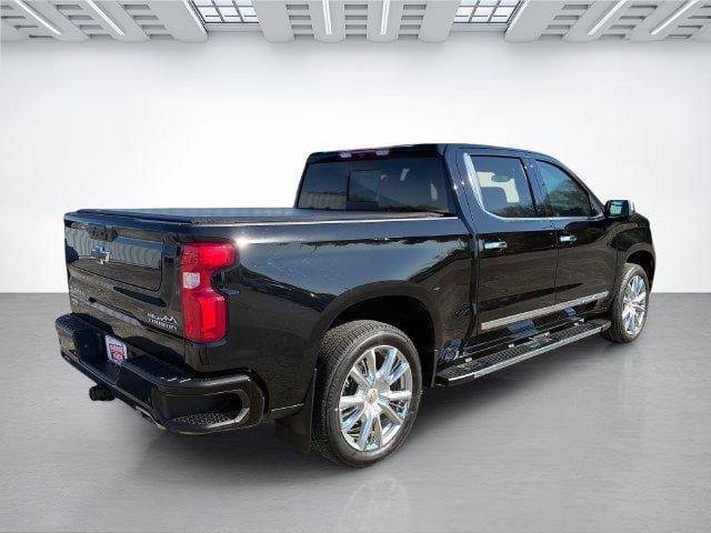 Used 2024 Chevrolet Silverado 1500 High Country w/ High Country Premium Package AWD/4WD image 4