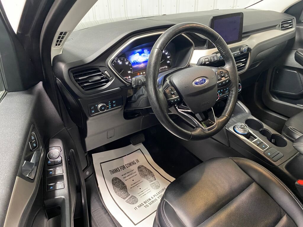 Used 2021 Ford Escape SEL image 2