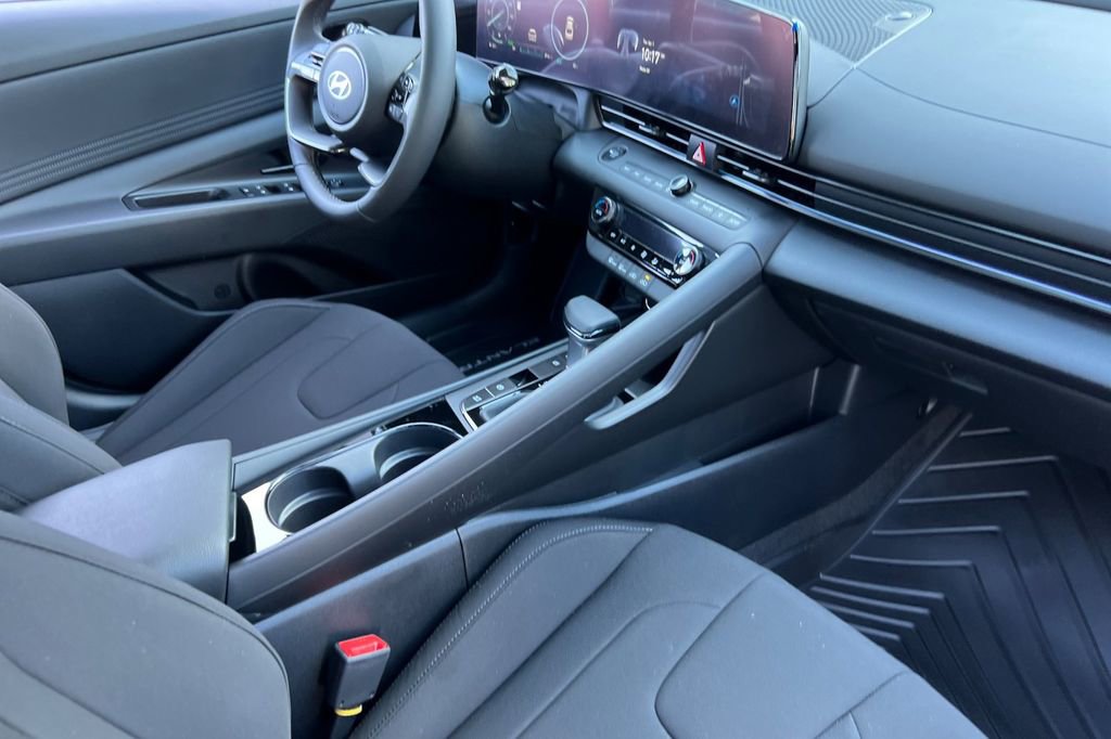 New 2025 Hyundai Elantra SEL image 13