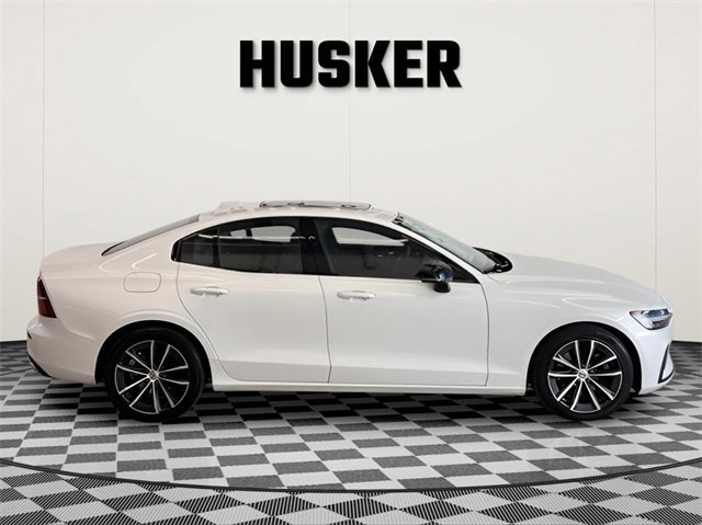 Used 2021 Volvo S60 T5 Momentum w/ Climate Package image 2