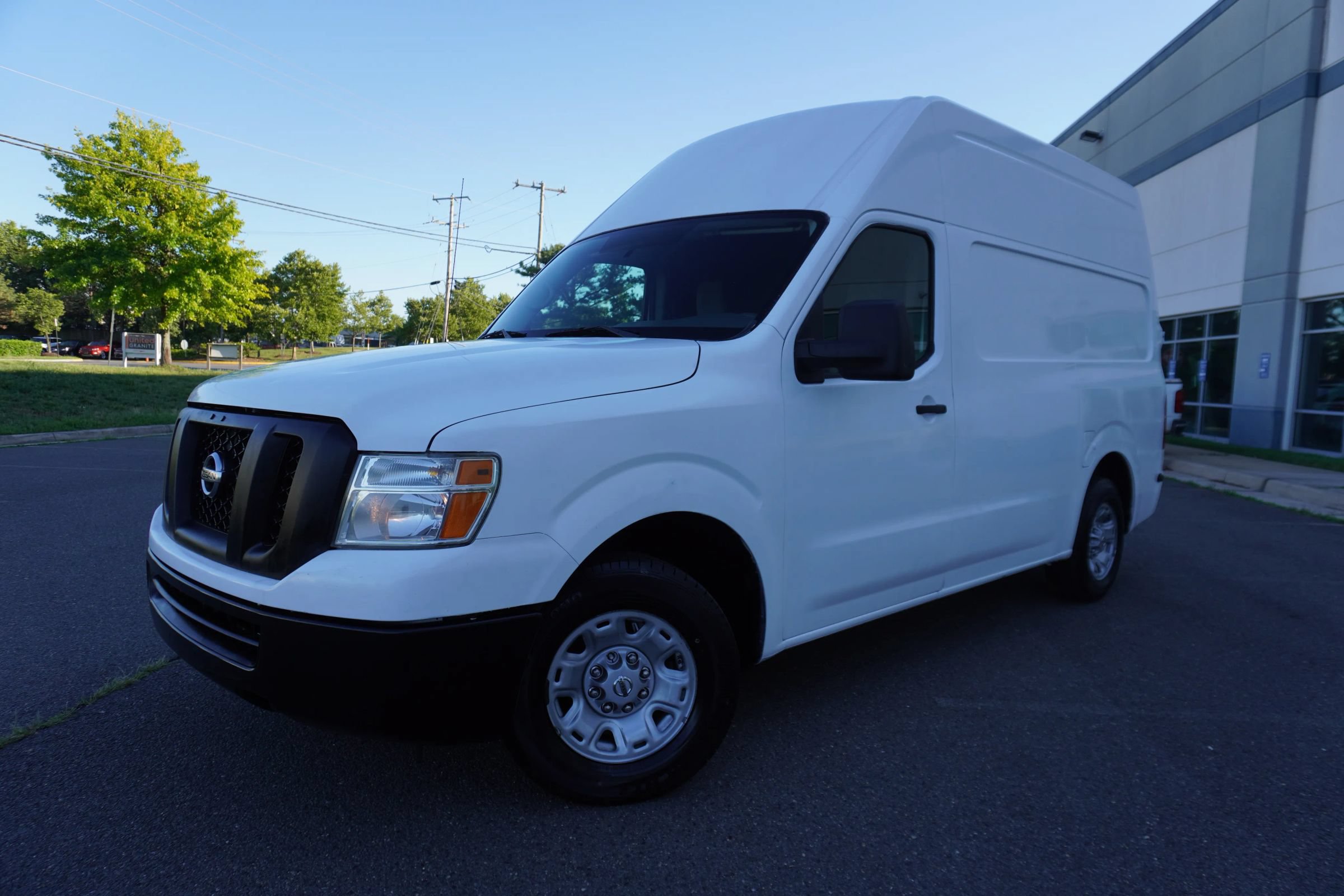 Used 2016 Nissan NV 2500 SV RWD image 3