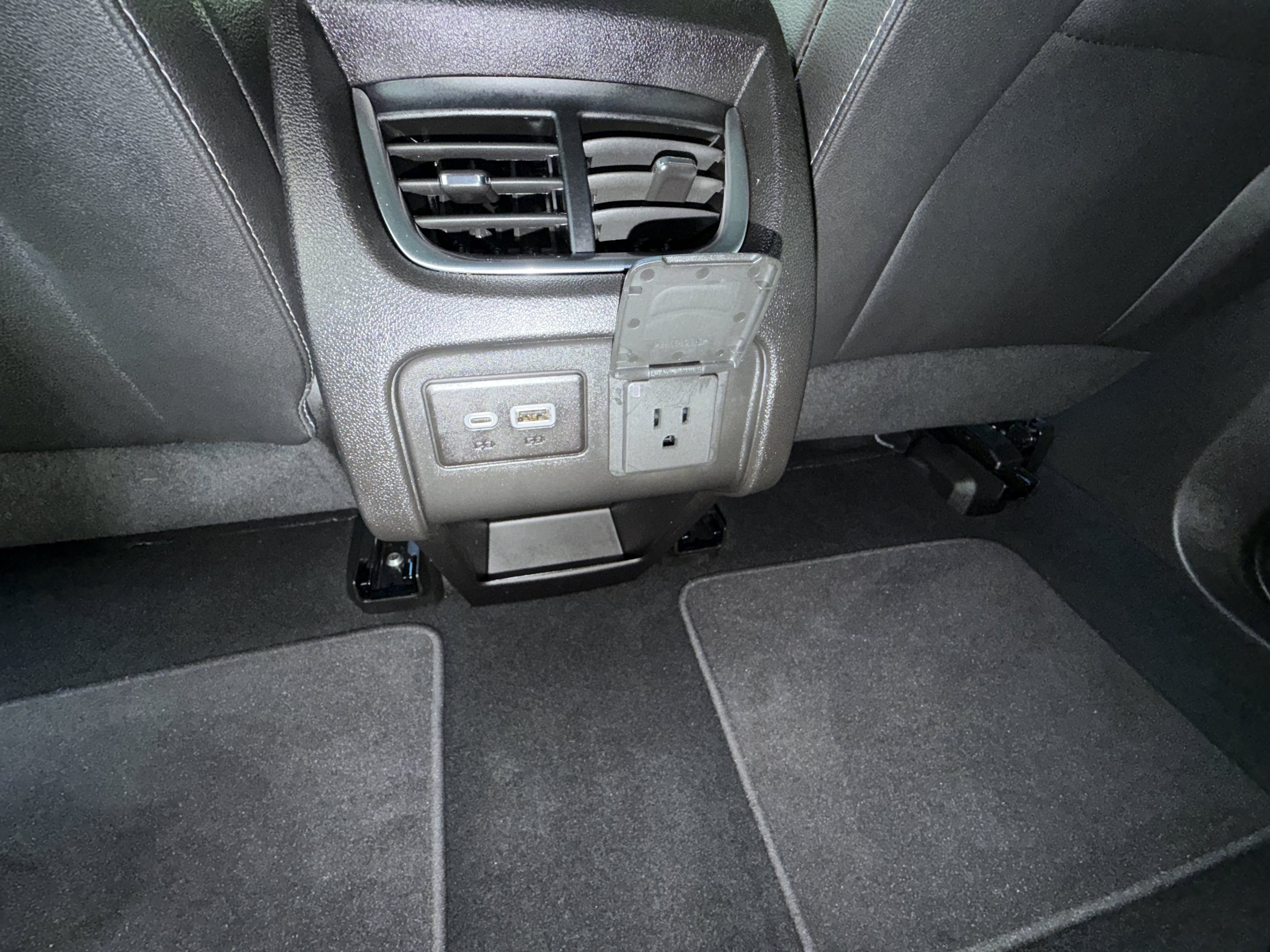 Used 2024 Chevrolet Blazer LT w/ Sound & Technology Package AWD/4WD image 18