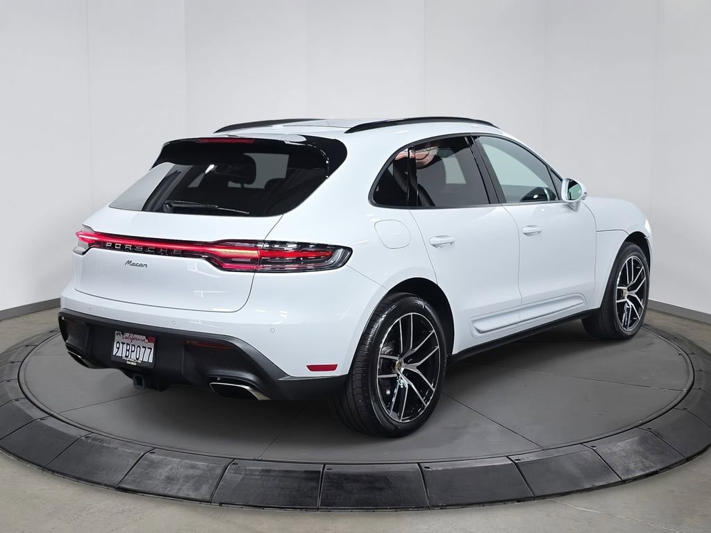 Certified 2025 Porsche Macan image 7