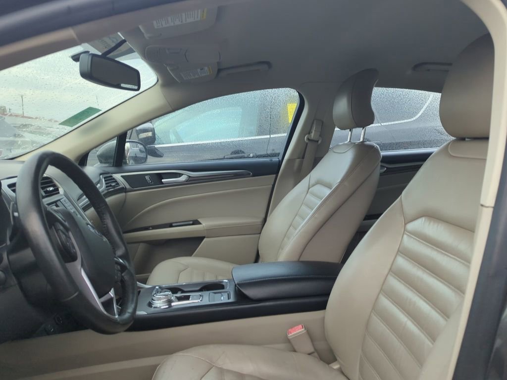 Used 2017 Ford Fusion SE image 6